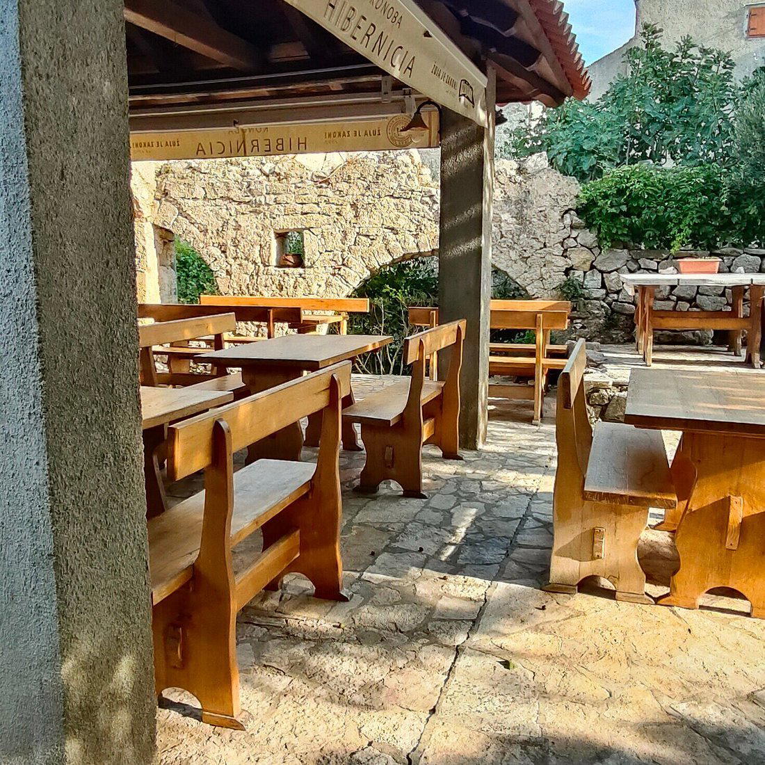Konoba HIBERNICIA restaurant in Lubenice, Croatia