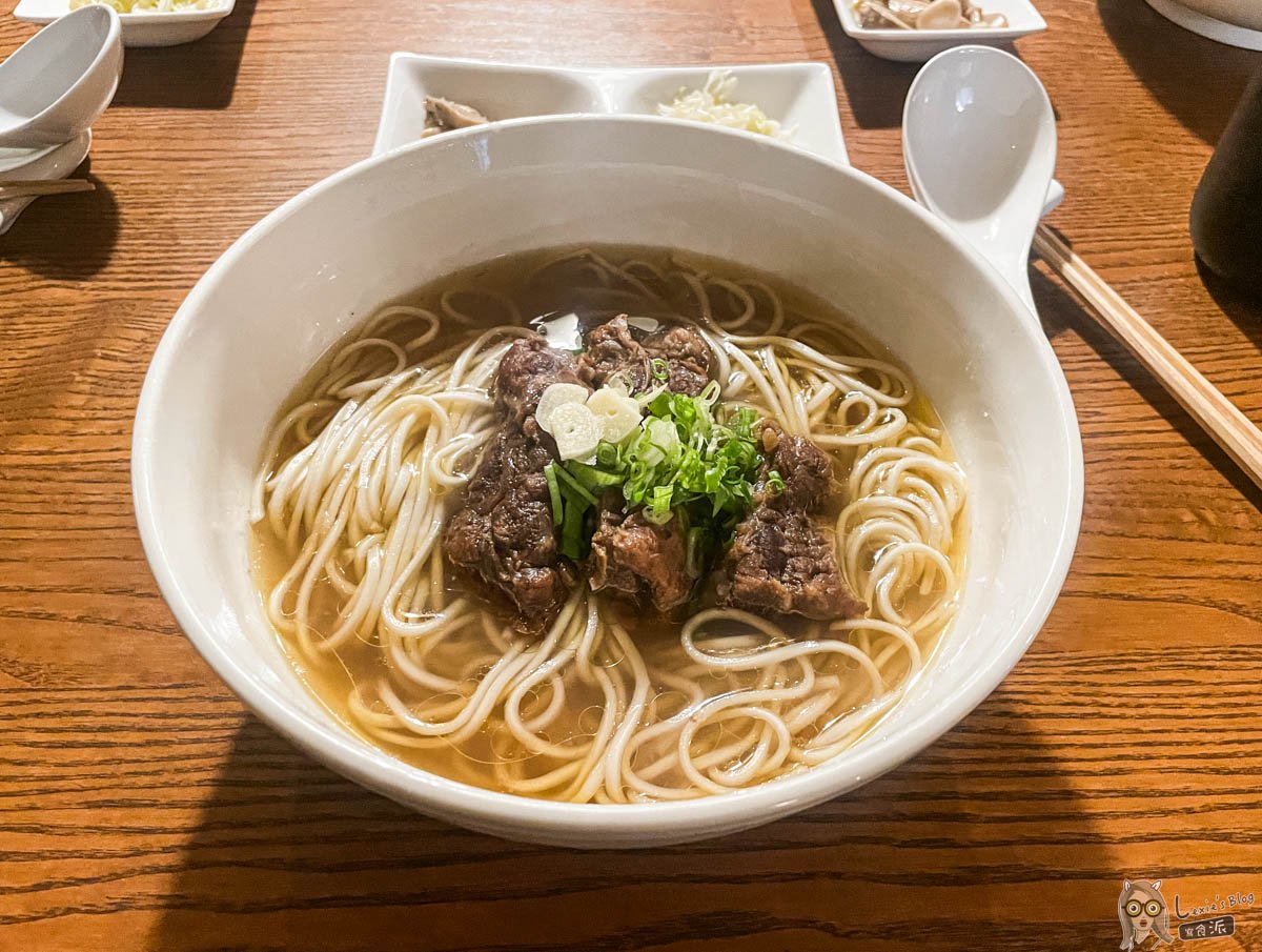老楊在二樓 私廚牛肉麵, Restaurant in 松山區