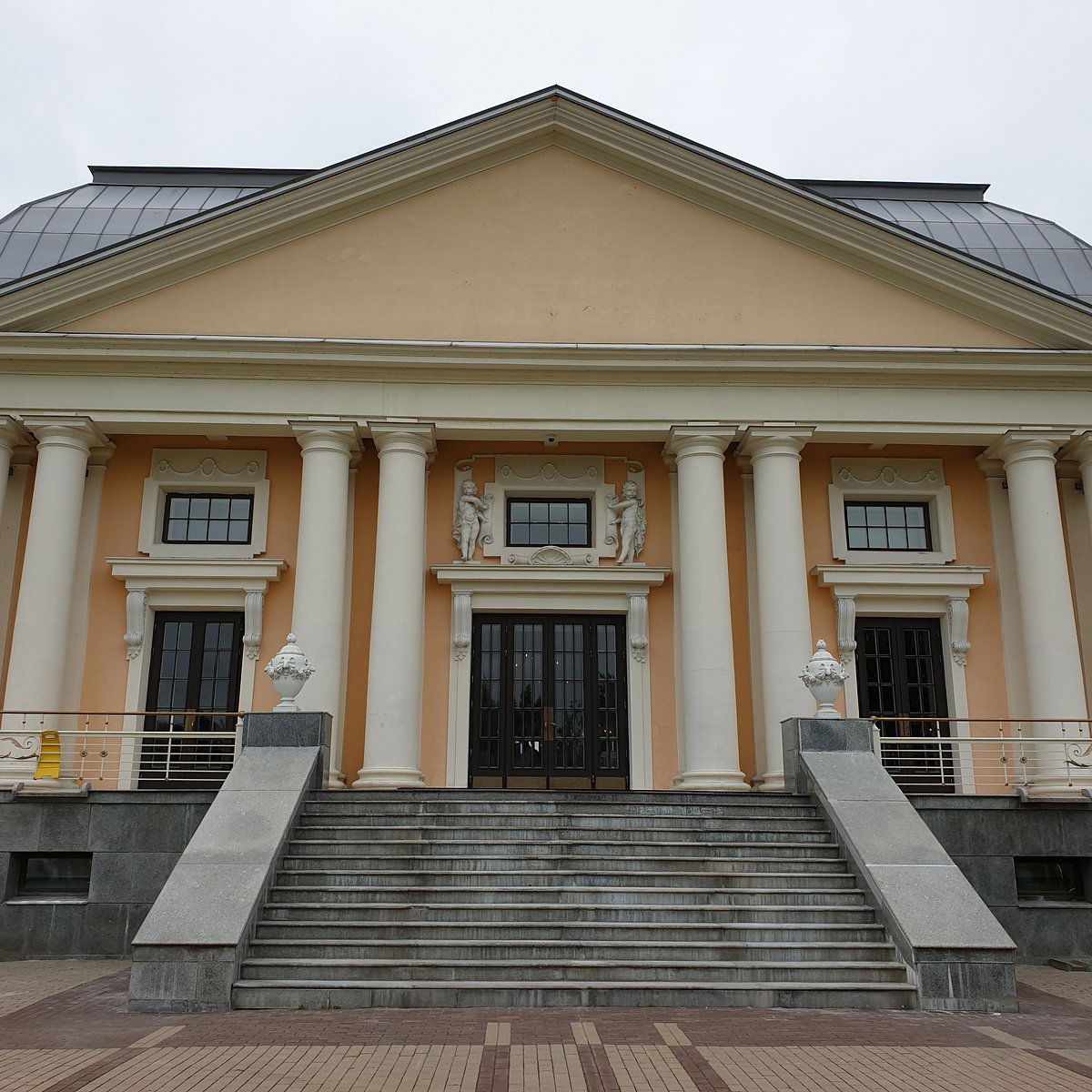 Letniy Dvorets, Restaurant in Saint Petersburg