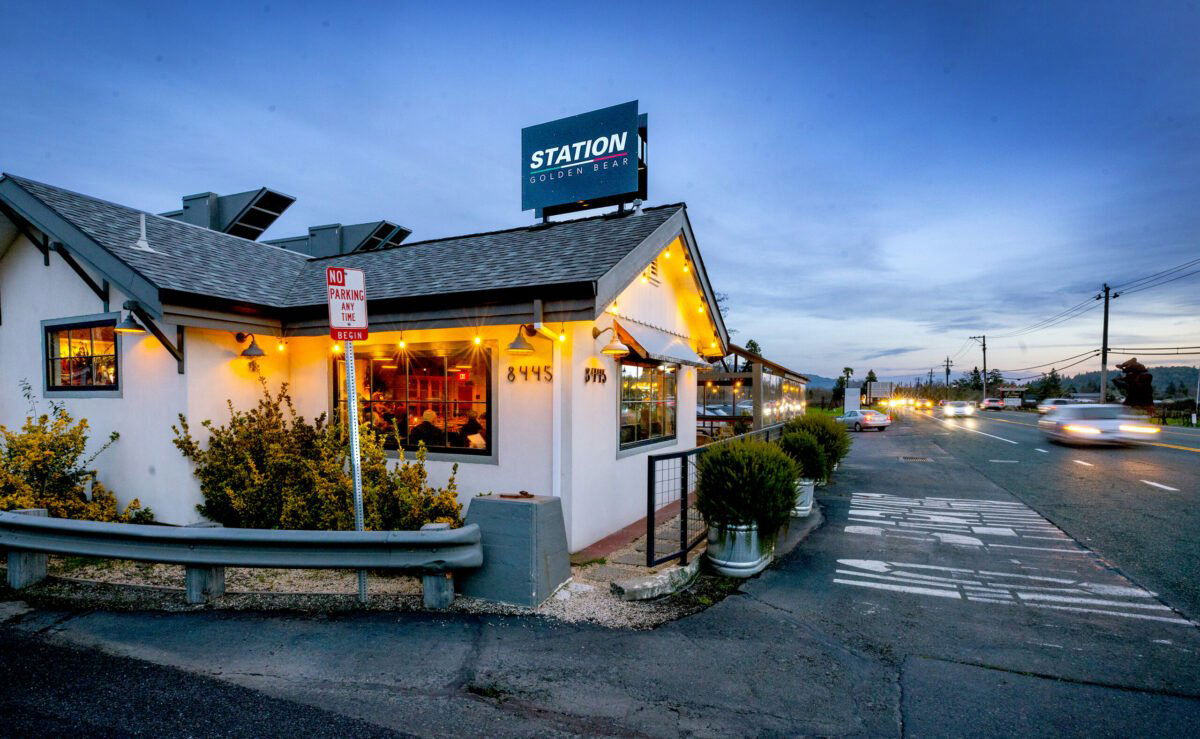 Golden Bear Station, Restaurant in Kenwood
