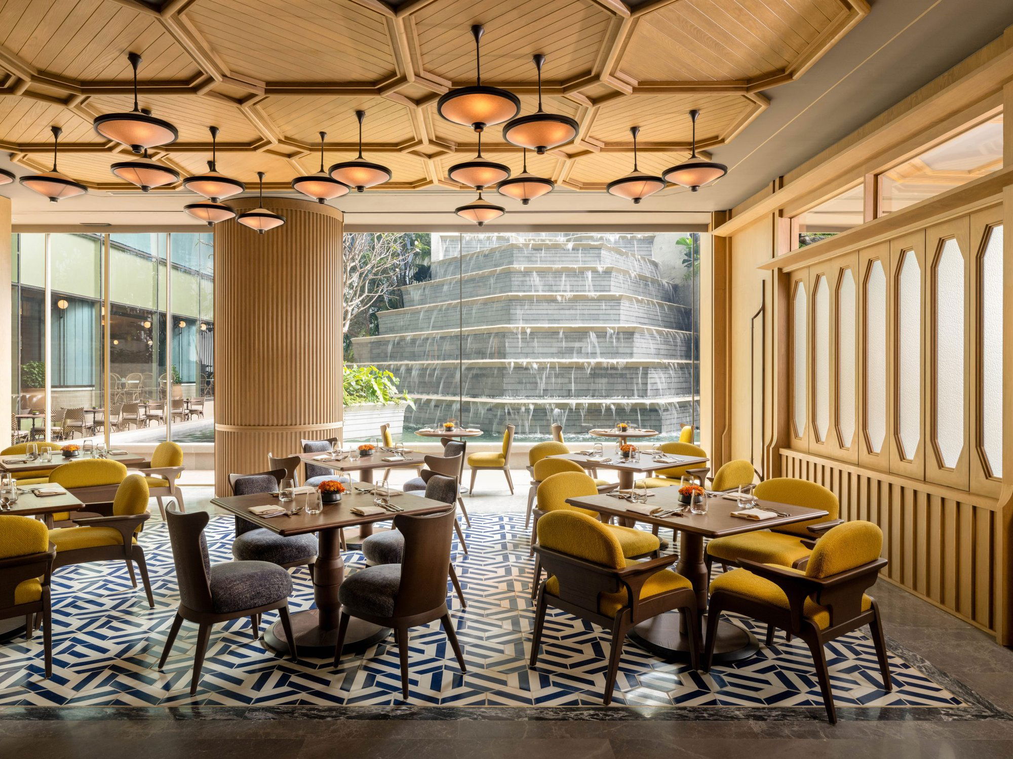 Dusit Thani Bangkok, Restaurant in Bangkok