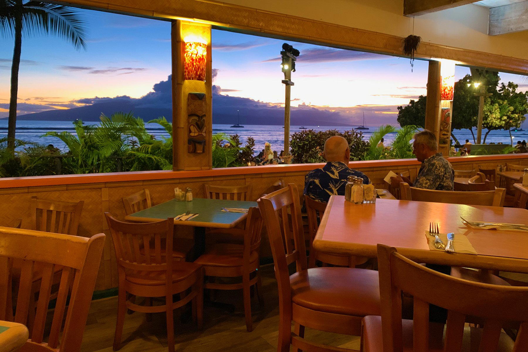 Betty's Beach Cafe restaurant in Lahaina