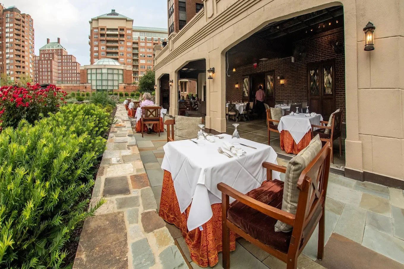 Ambassador Dining Room, Restaurant in Baltimore