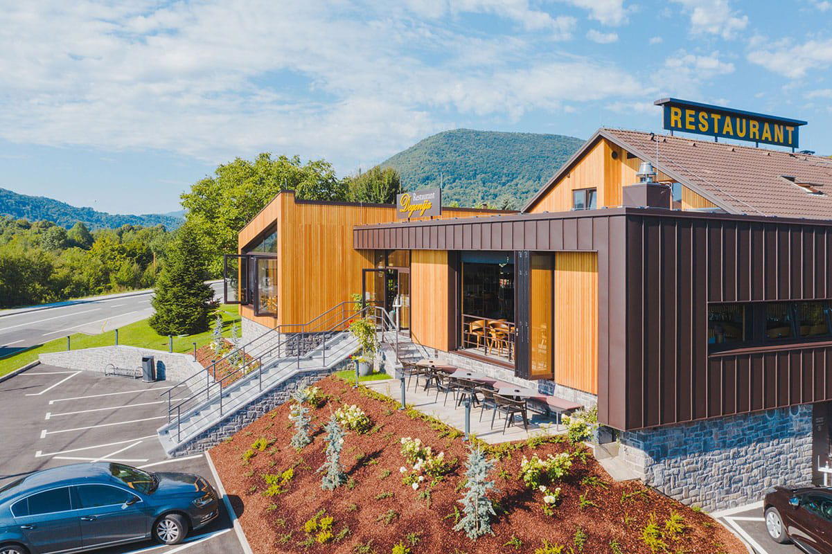Hotel & Restoran Degenija restaurant in Rakovica, Croatia