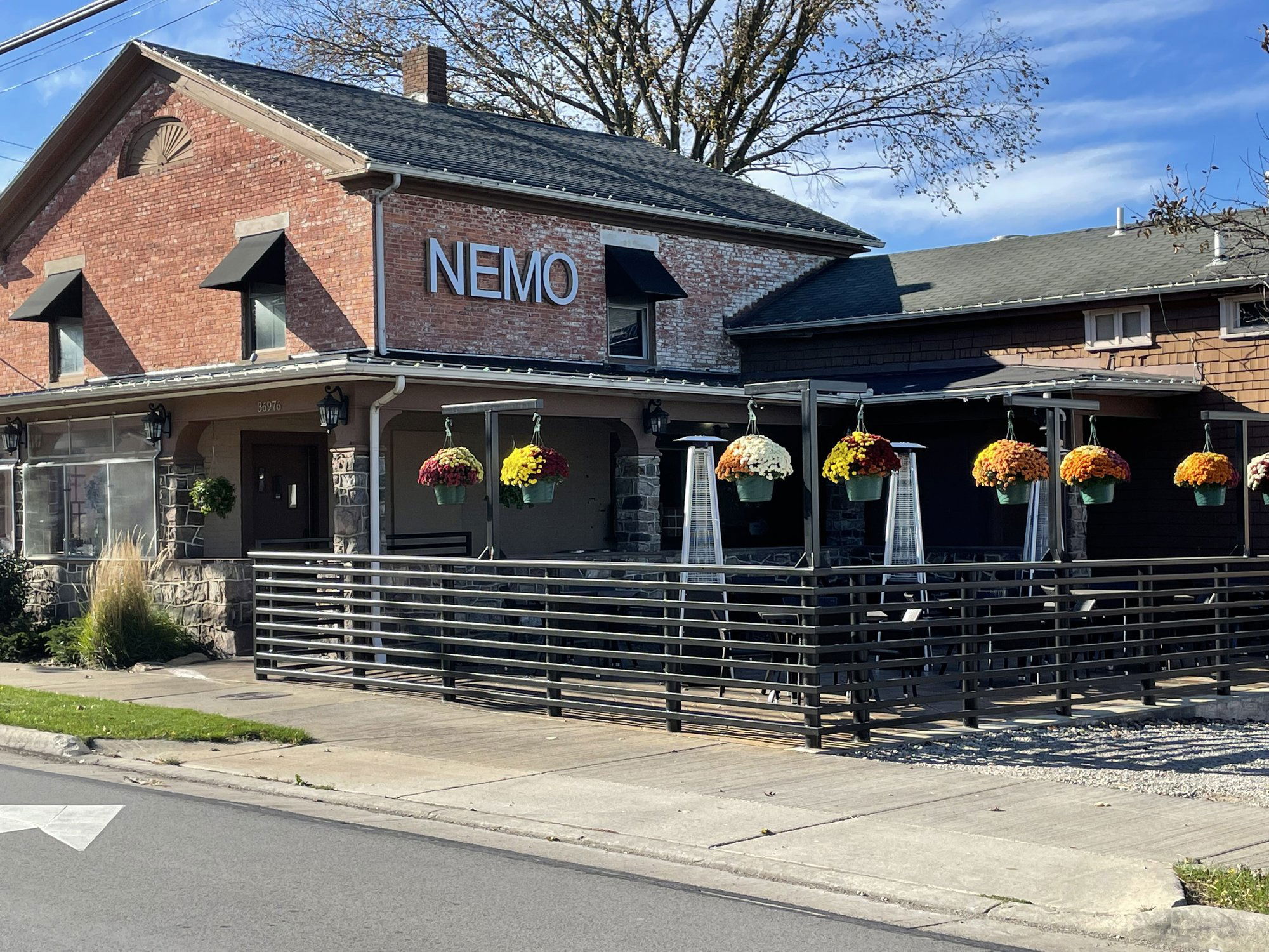 Nemo Grille, Restaurant in Avon