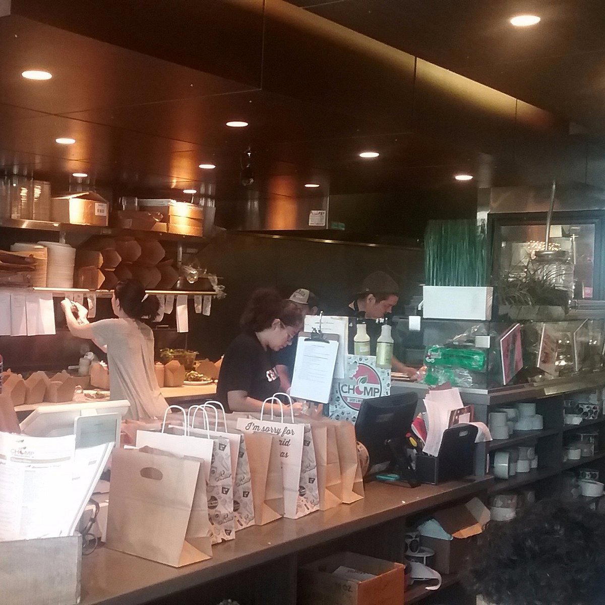 Chomp Eatery & Juice Station restaurant in Santa Monica, United States