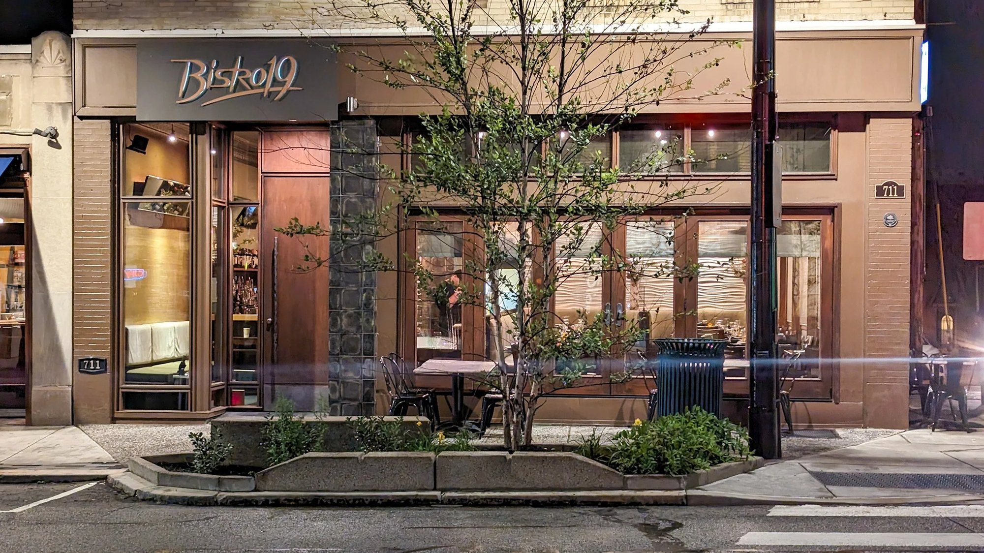 Bistro 19 restaurant in Mount Lebanon
