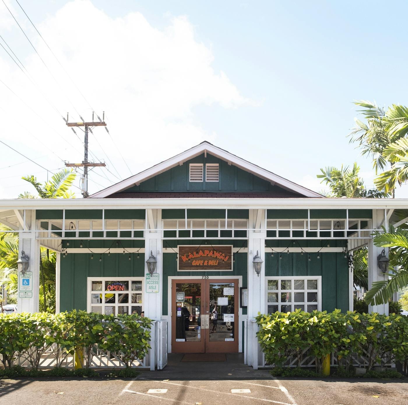 Kalapawai Market restaurant in Kailua, United States