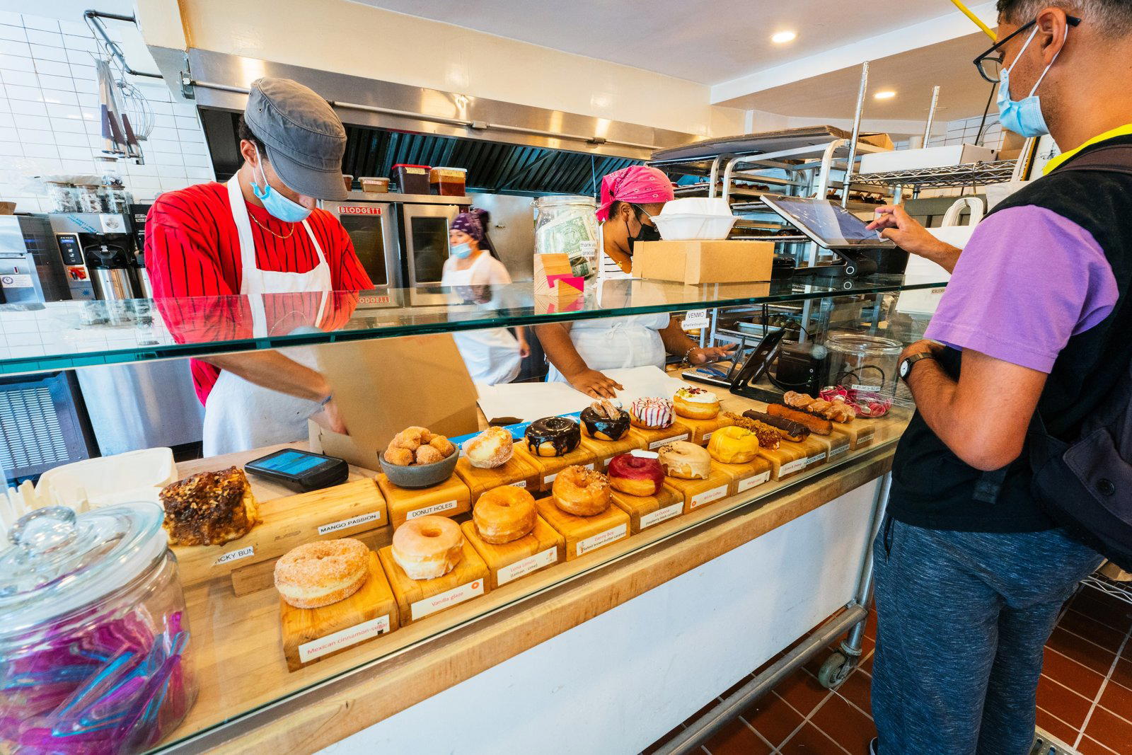 Fan-Fan Doughnuts restaurant in Brooklyn, United States