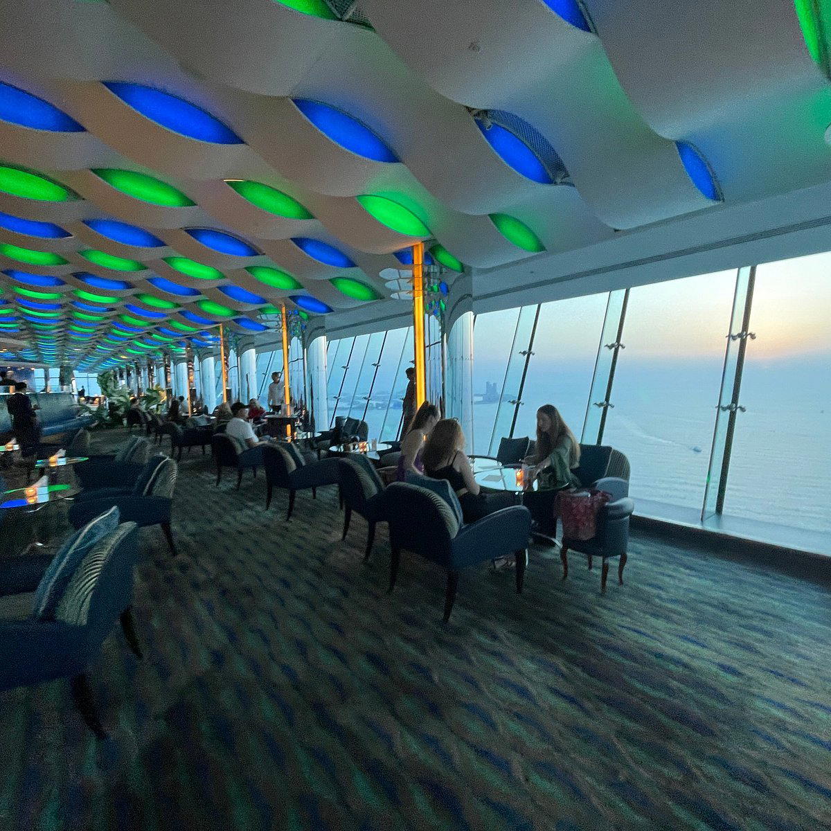 Sky View Bar Afternoon restaurant in Dubai, United Arab Emirates