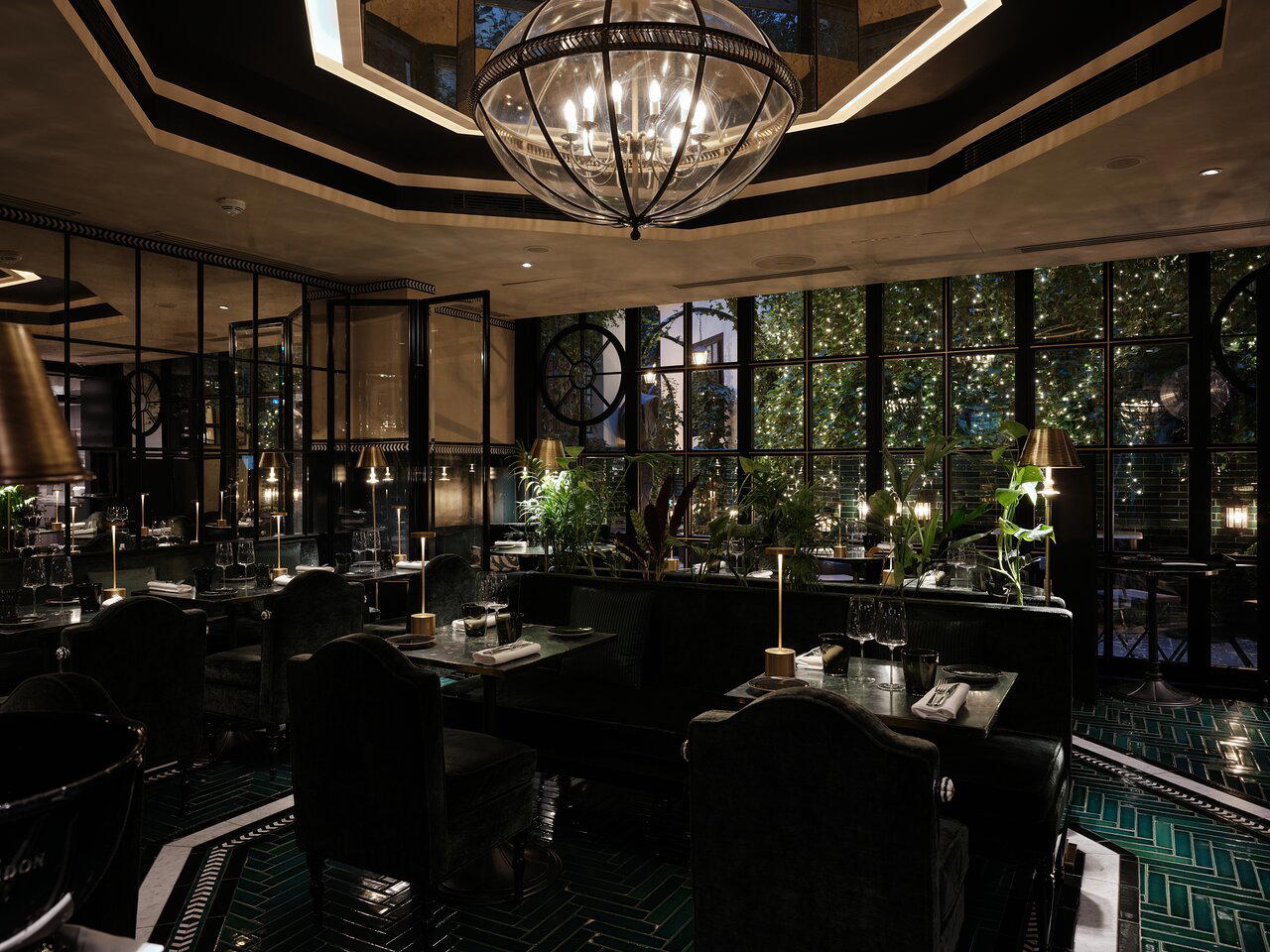 Monsieur George restaurant in Paris, France