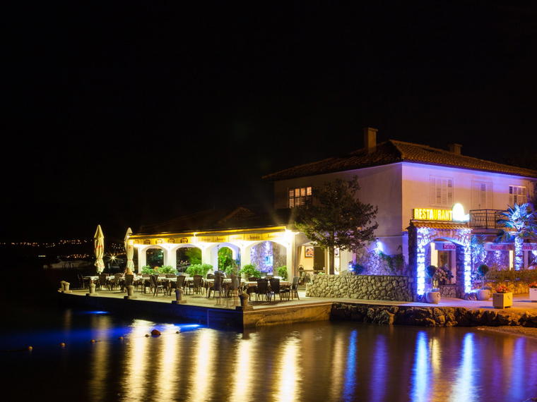 Žal, Klimno, Croatia