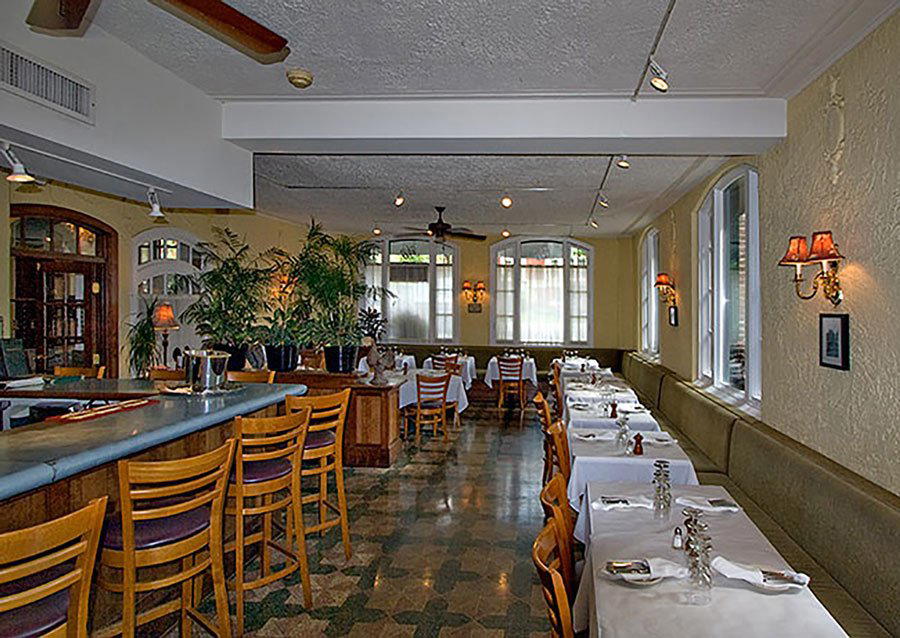 Hemmingway's Bistro restaurant in Oak Park, United States