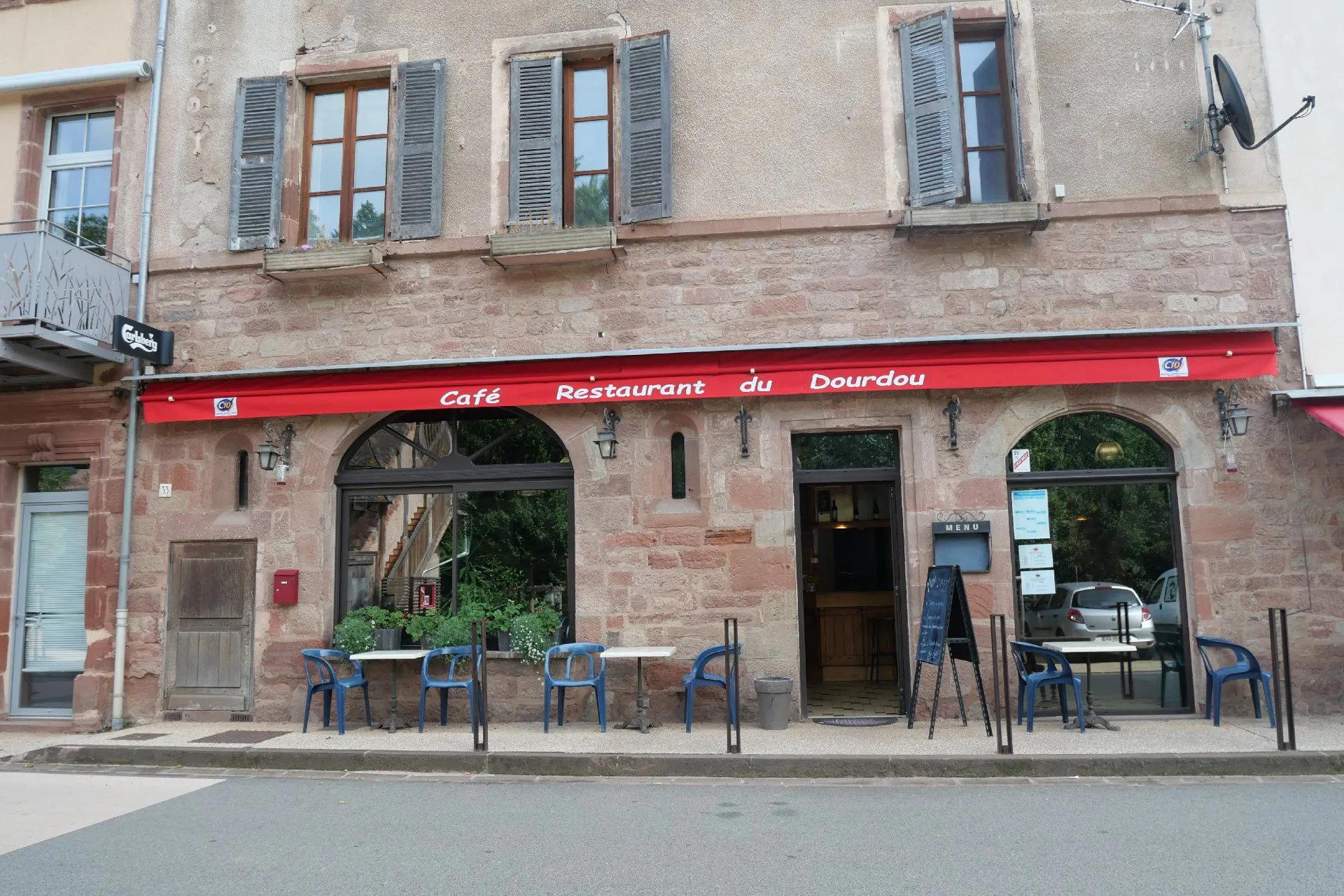 Le Café du Dourdou restaurant in Villecomtal, France