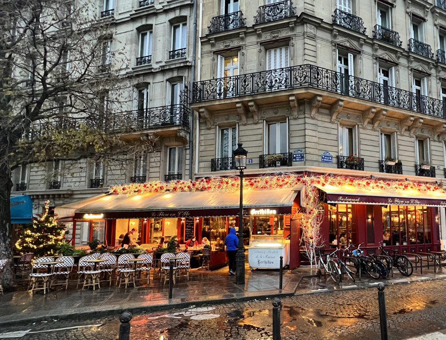 Le Flore en l'Île restaurant in Paris, France