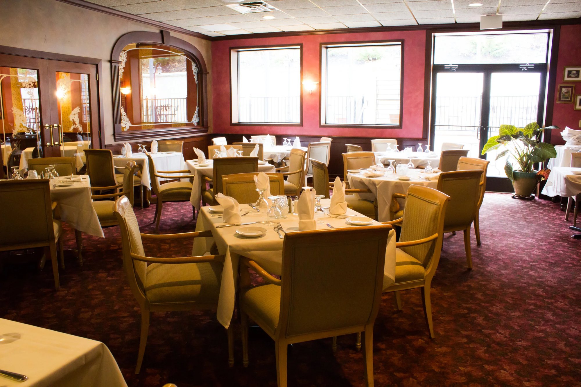 Tavern on the Hill restaurant in Enola
