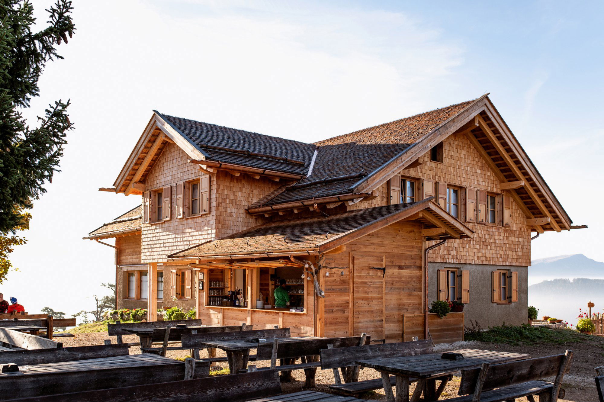 Tschafon hut, Restaurant in Tiers