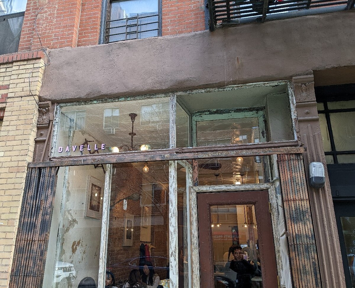 Davelle restaurant in New York City, United States