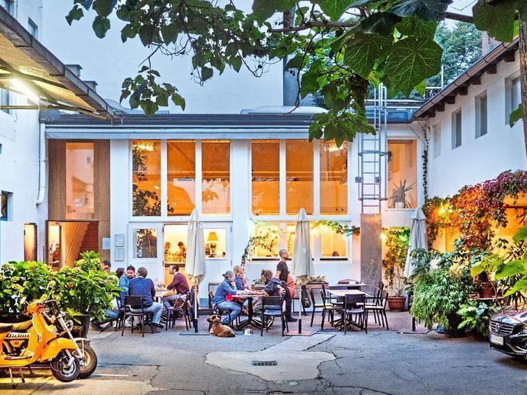 Lokal im Hof, Vienna, Austria