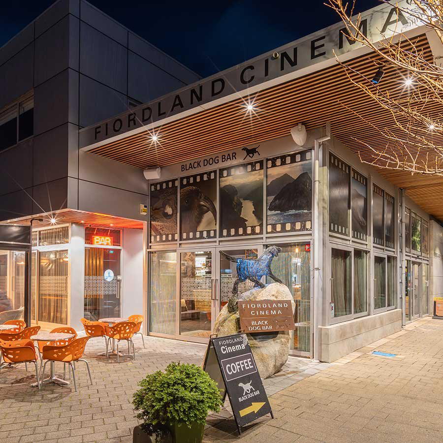 Black Dog Bar restaurant in Te Anau