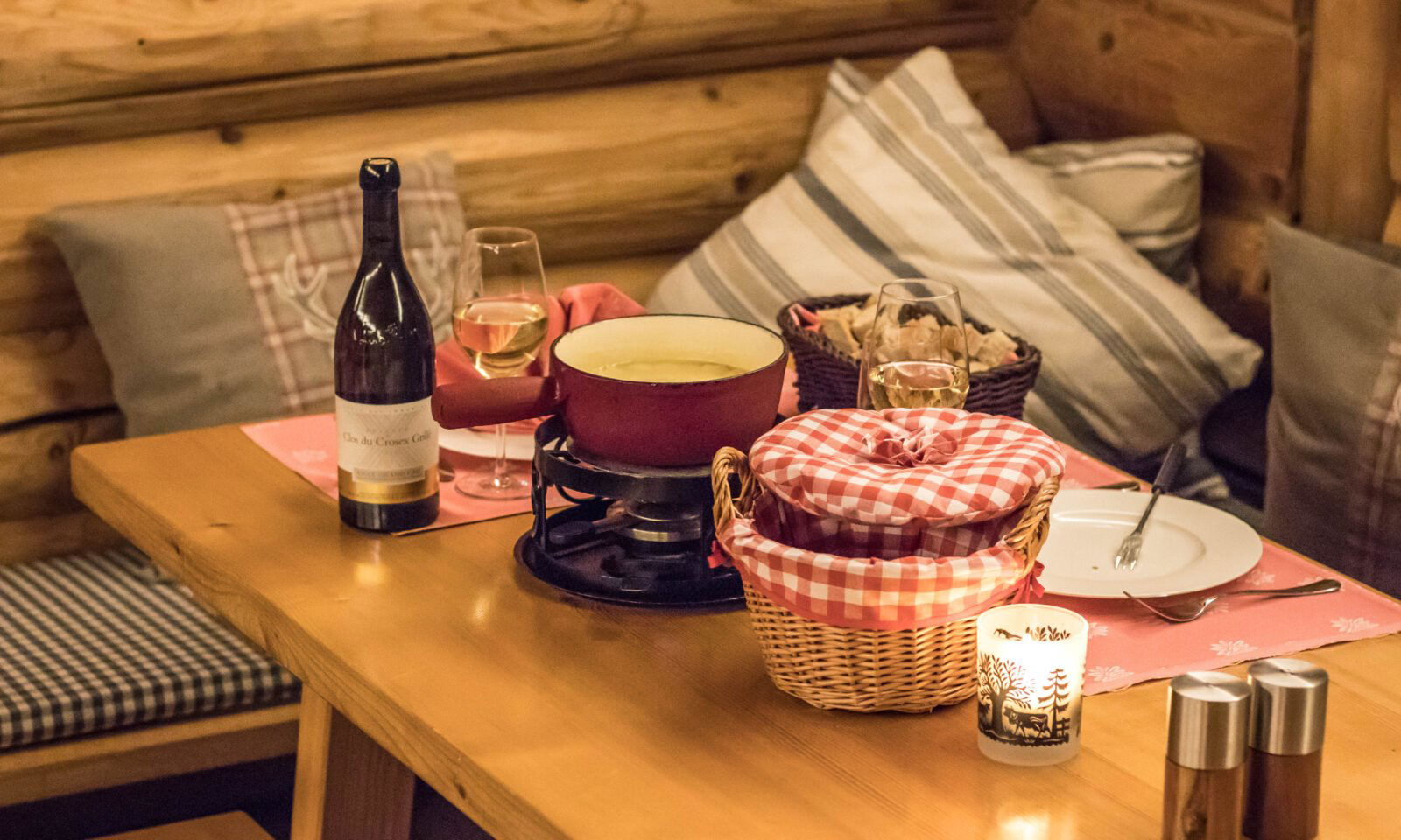 Le Petit Chalet, Restaurant in Gstaad