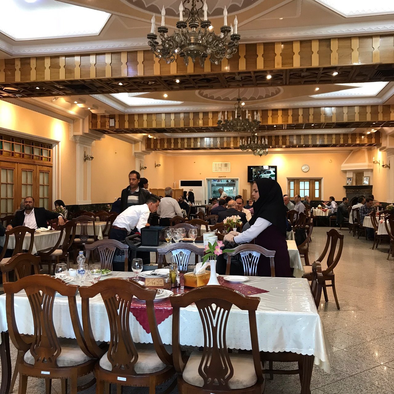 Talar-e Yazd Restaurant (رستوران تالار یزد) restaurant in یزد, Iran