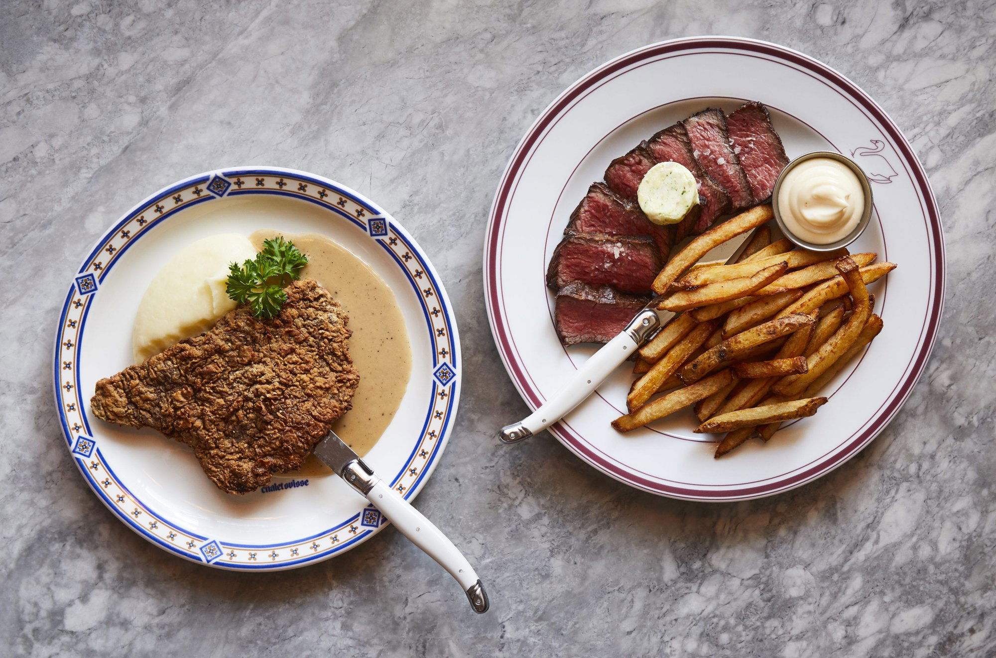 Le Swan, Restaurant in Toronto