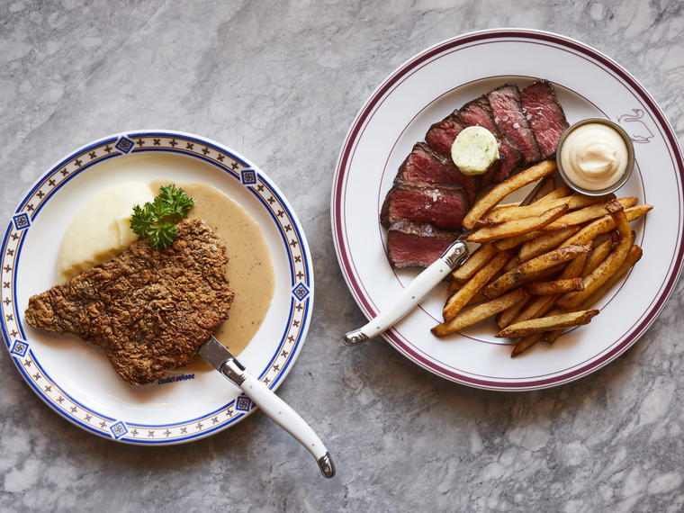 Le Swan, Toronto, Canada