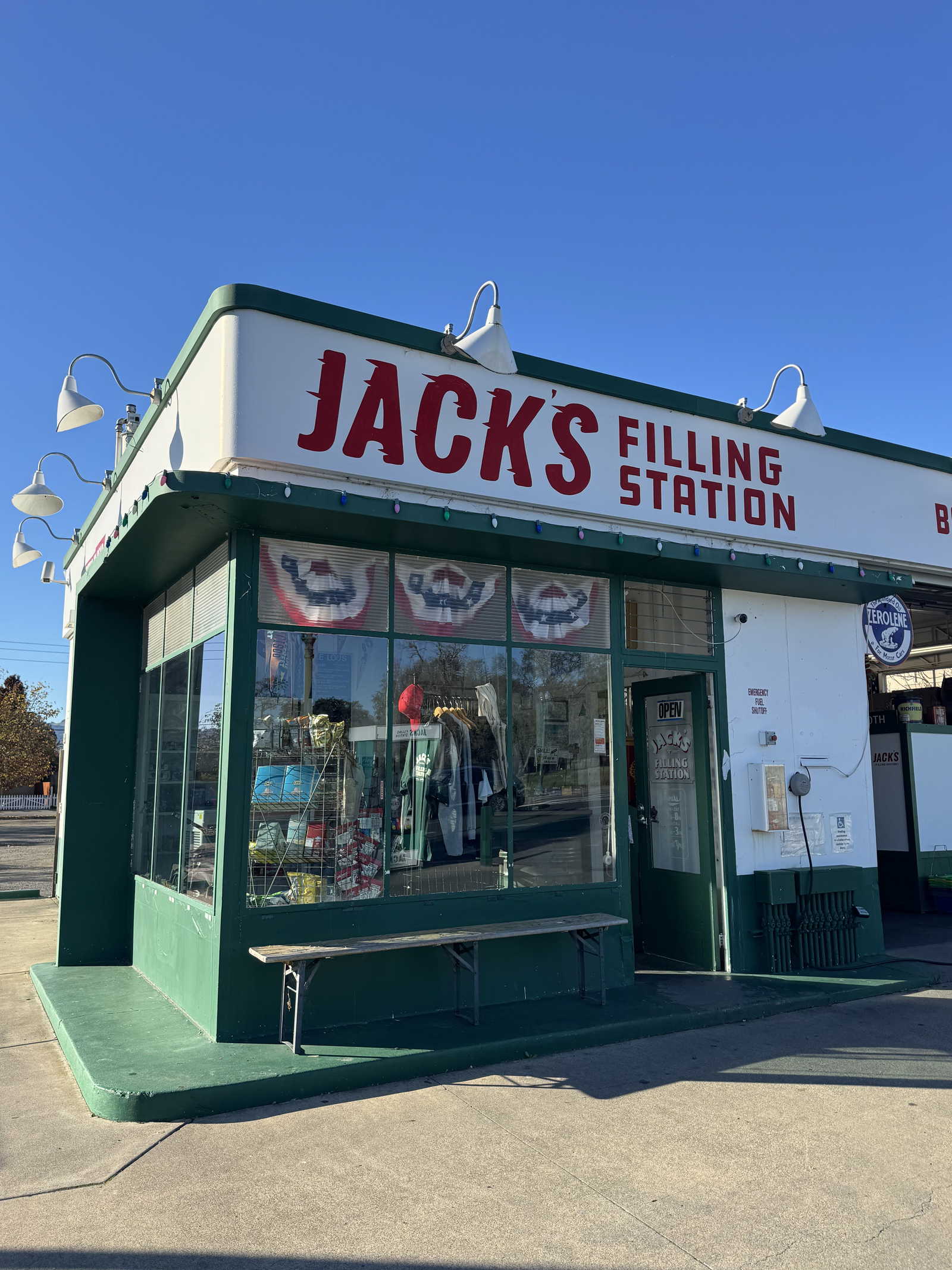 Jack’s Filling Station, Restaurant in Sonoma