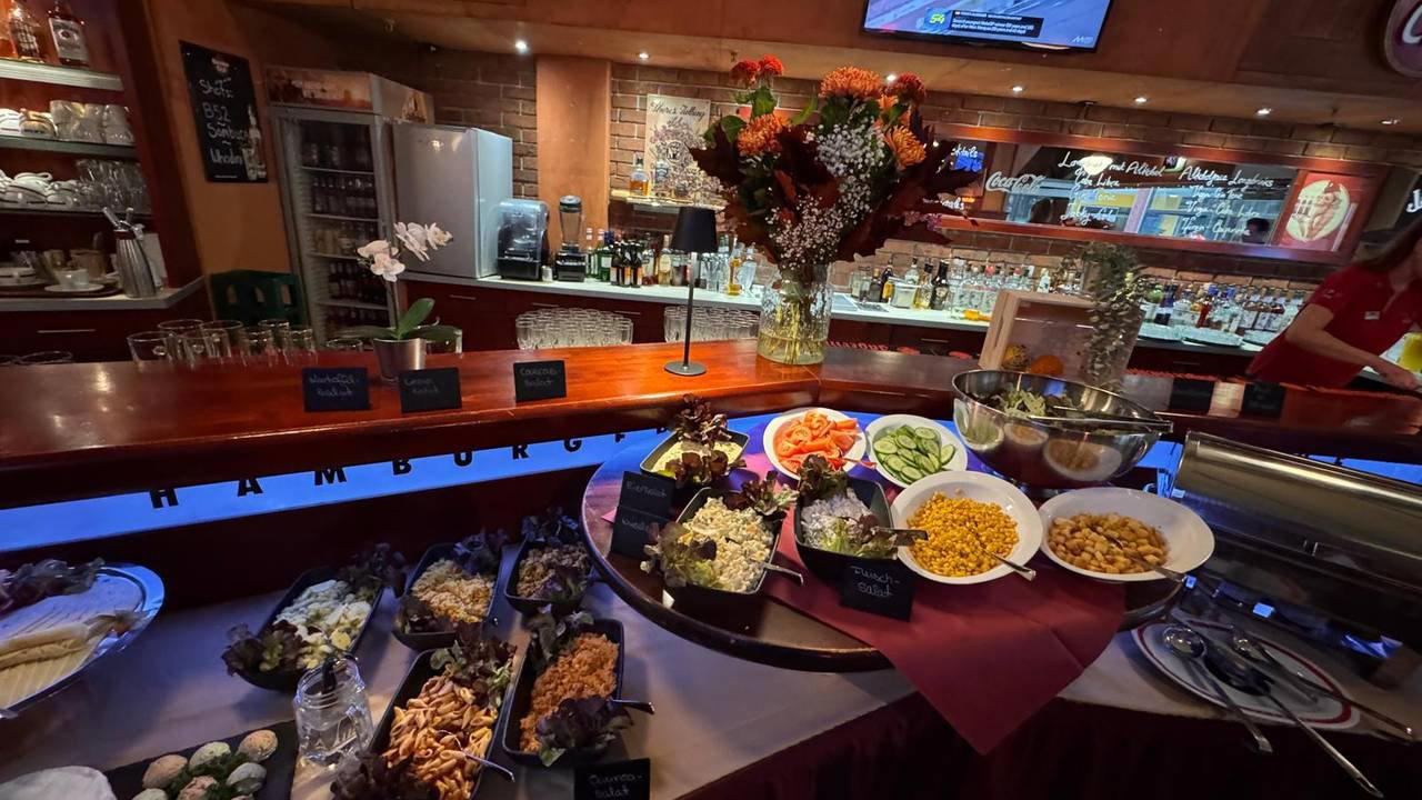 Play Off Marzahn im Le Prom restaurant in Berlin, Germany