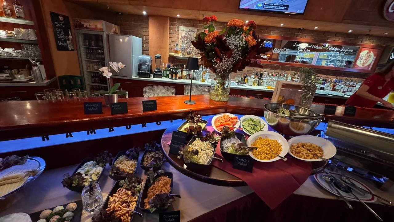 Play Off Marzahn im Le Prom restaurant in Berlin, Germany