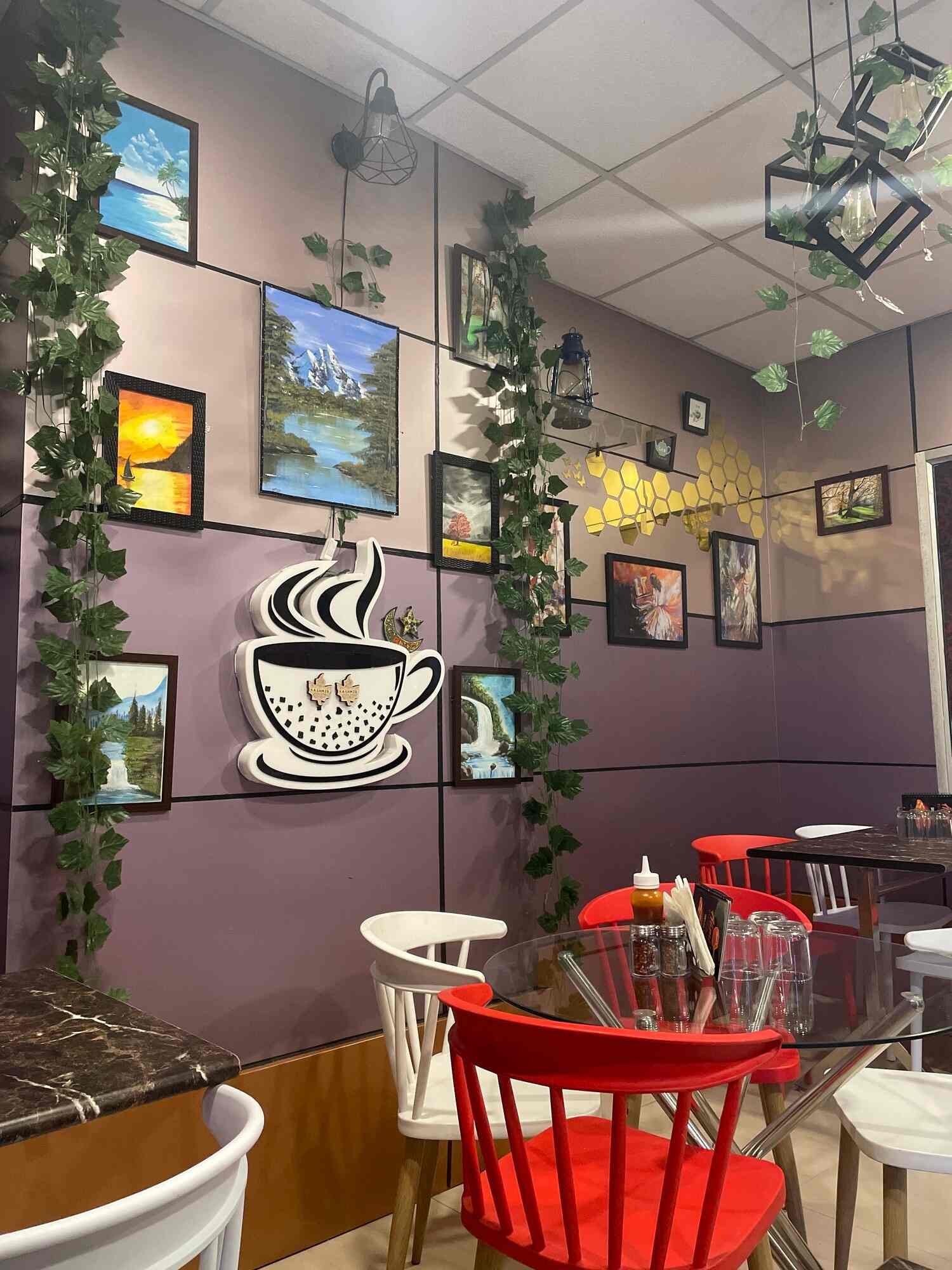 Ahmi's Pizza and Café