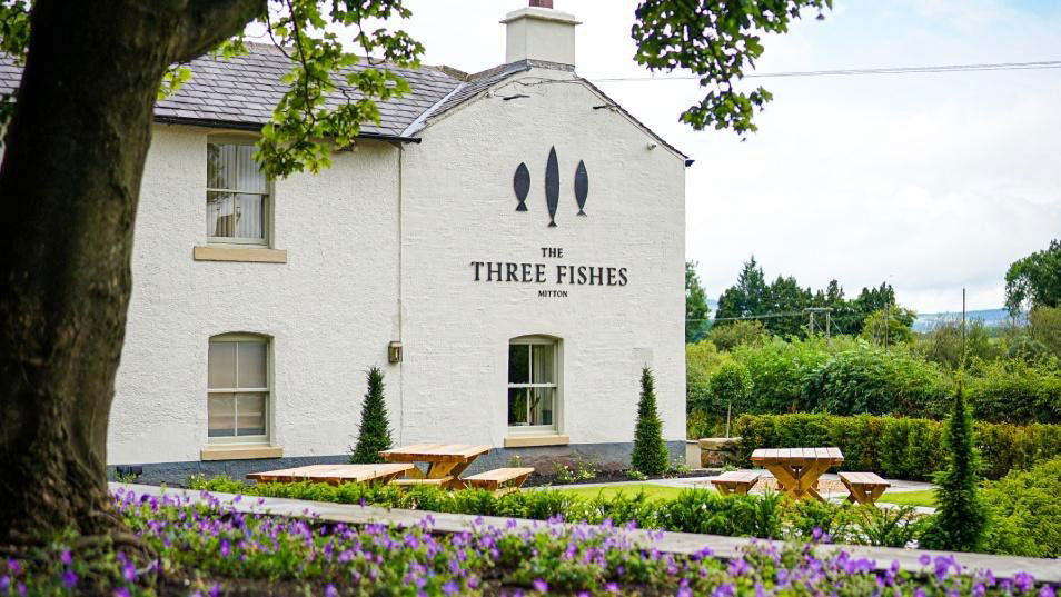 The Three Fishes, Restaurant in Mitton