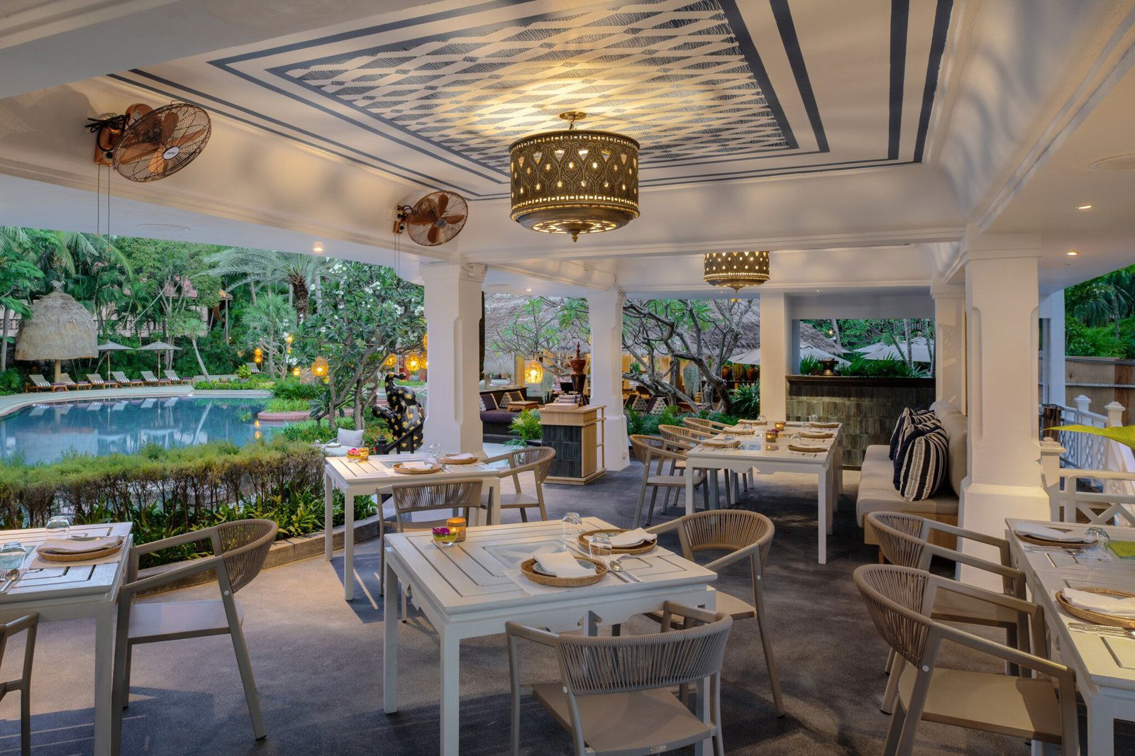 Praça, Restaurant in Tambon Hua Hin
