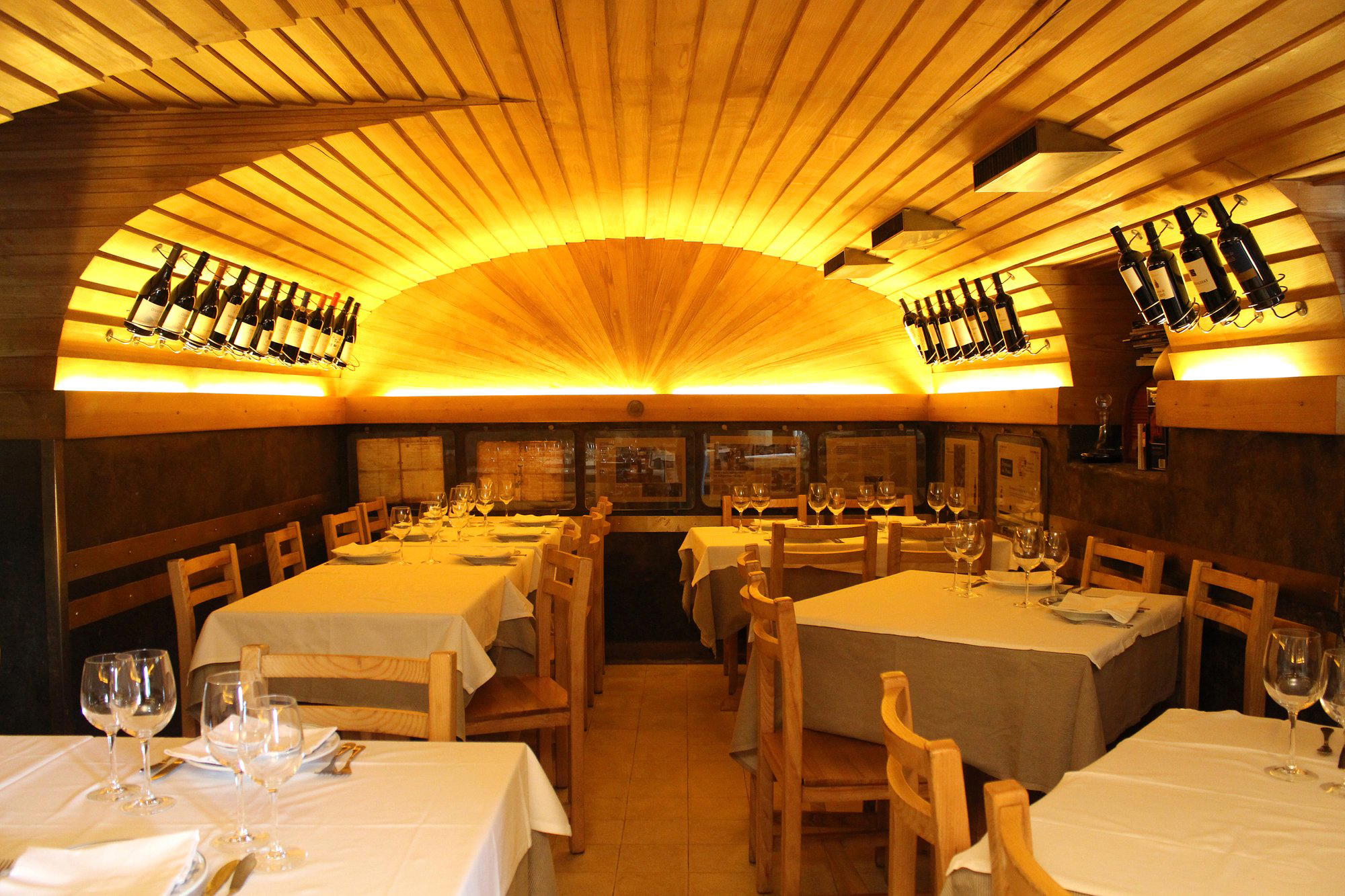 Adega São Nicolau restaurant in Porto, Portugal