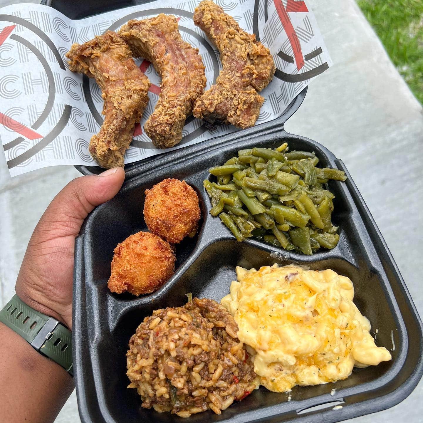 Chicken's Kitchen restaurant in Gretna, United States