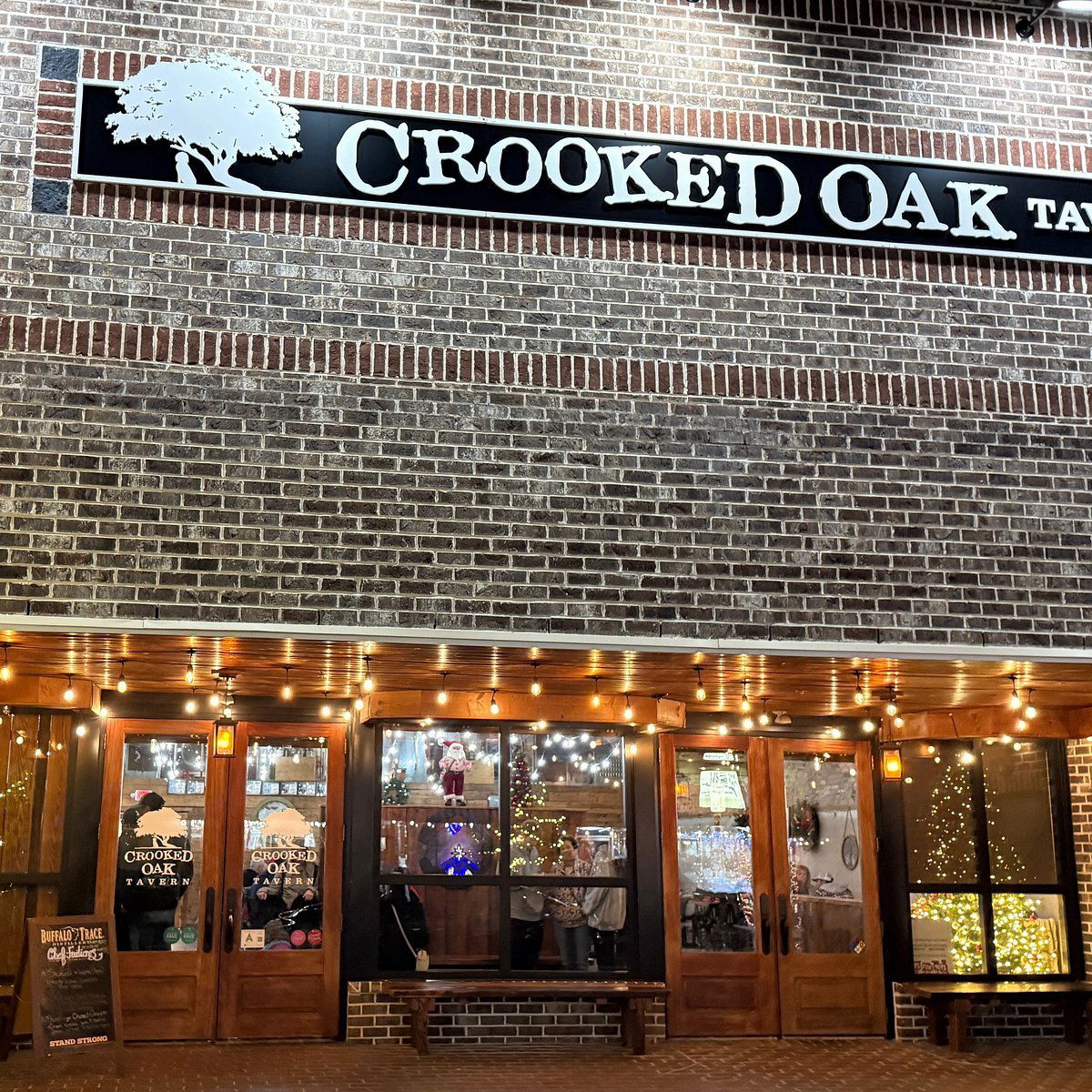 Crooked Oak Tavern, Restaurant in Conway