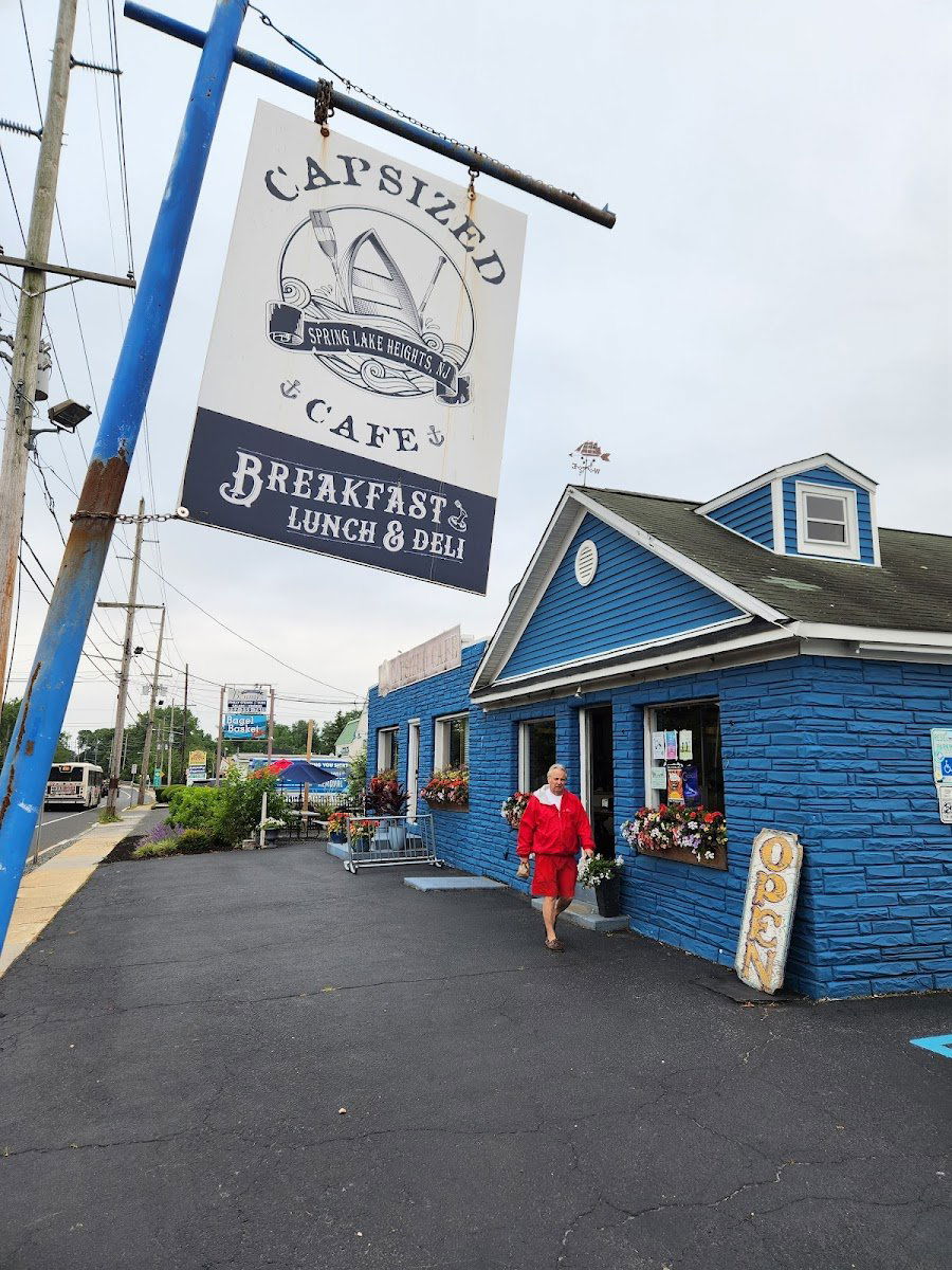 Capsized Cafe, Restaurant in Spring Lake