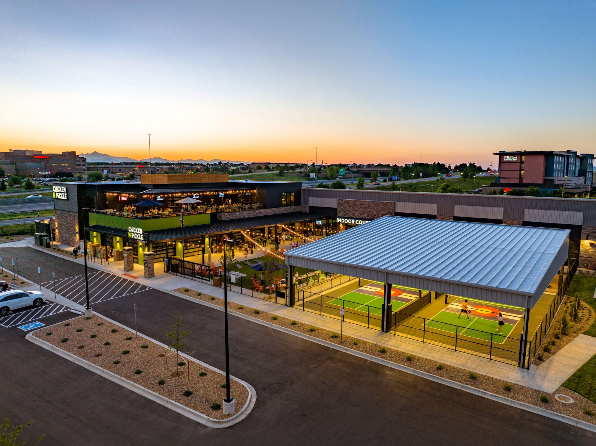 Chicken N Pickle – Thornton, Restaurant in Thornton
