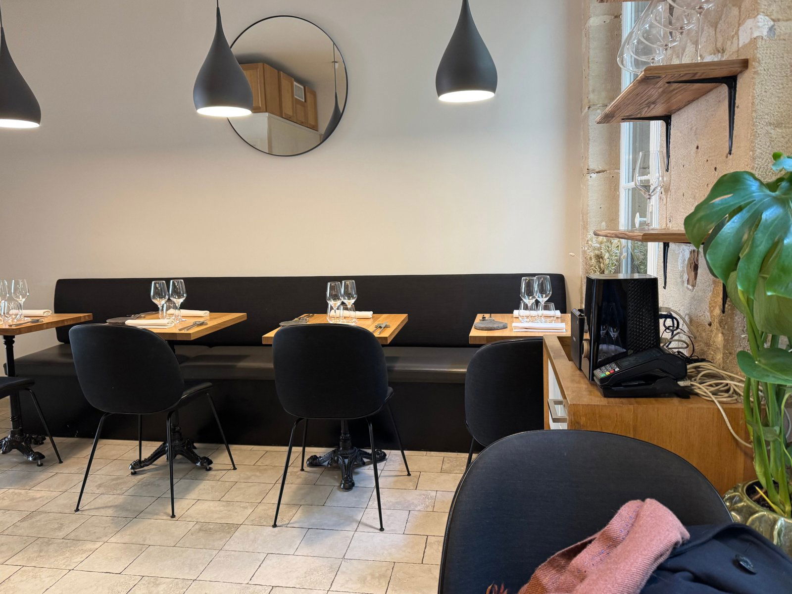 Pianovins, Restaurant in Paris