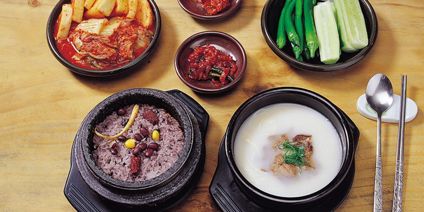 Sinseon Seolnongtang restaurant in Seoul, South Korea