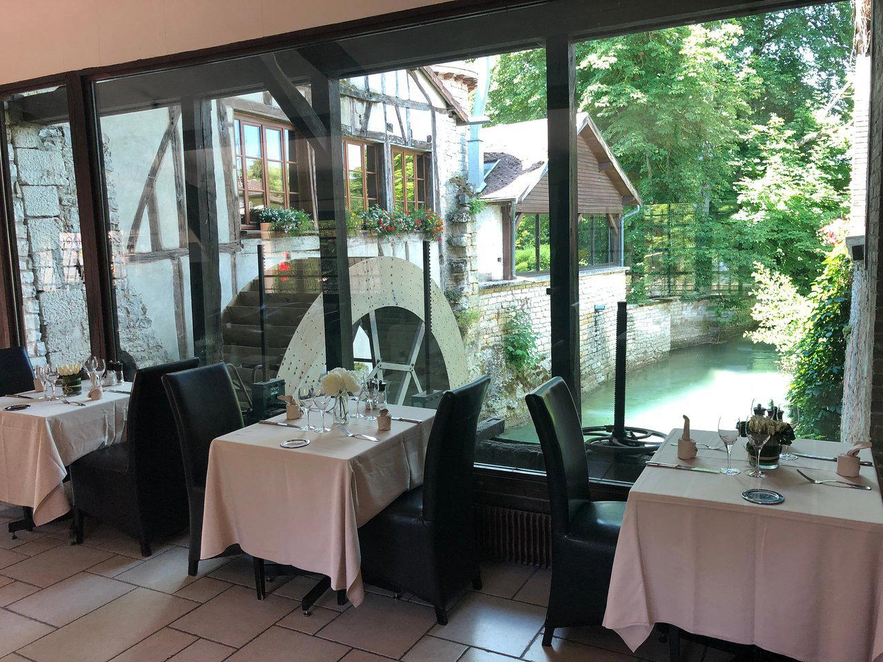 Le Moulin du Landion restaurant in Dolancourt