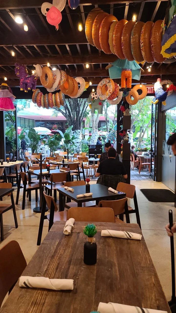 H2O Cafe, Restaurant in Sunny Isles Beach