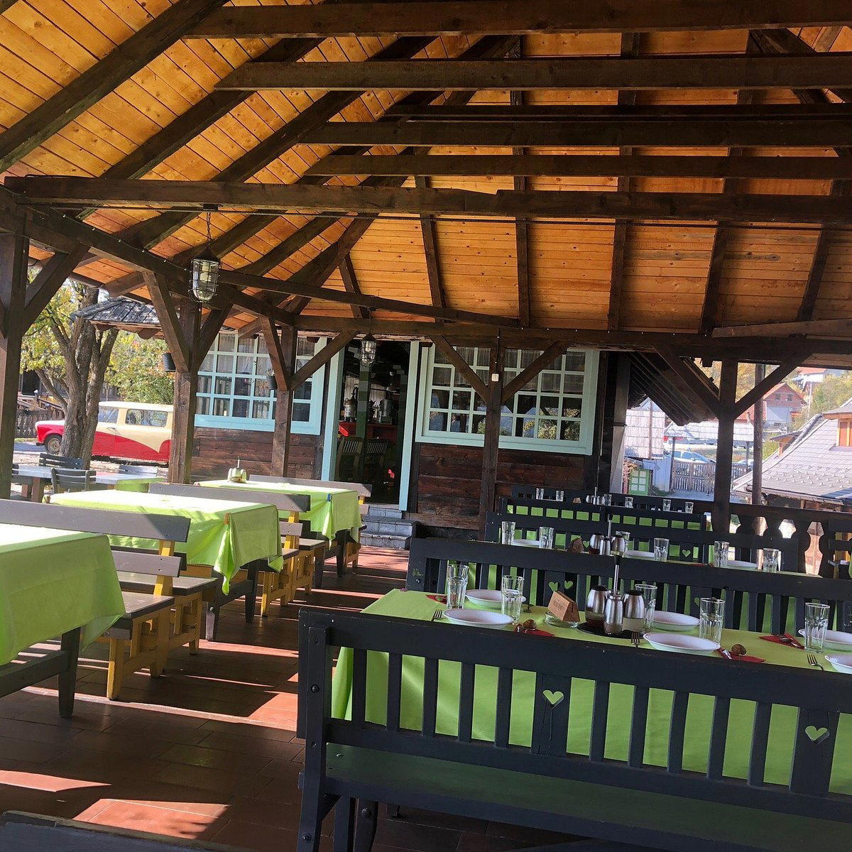 LOTIKA restaurant in Mokra Gora