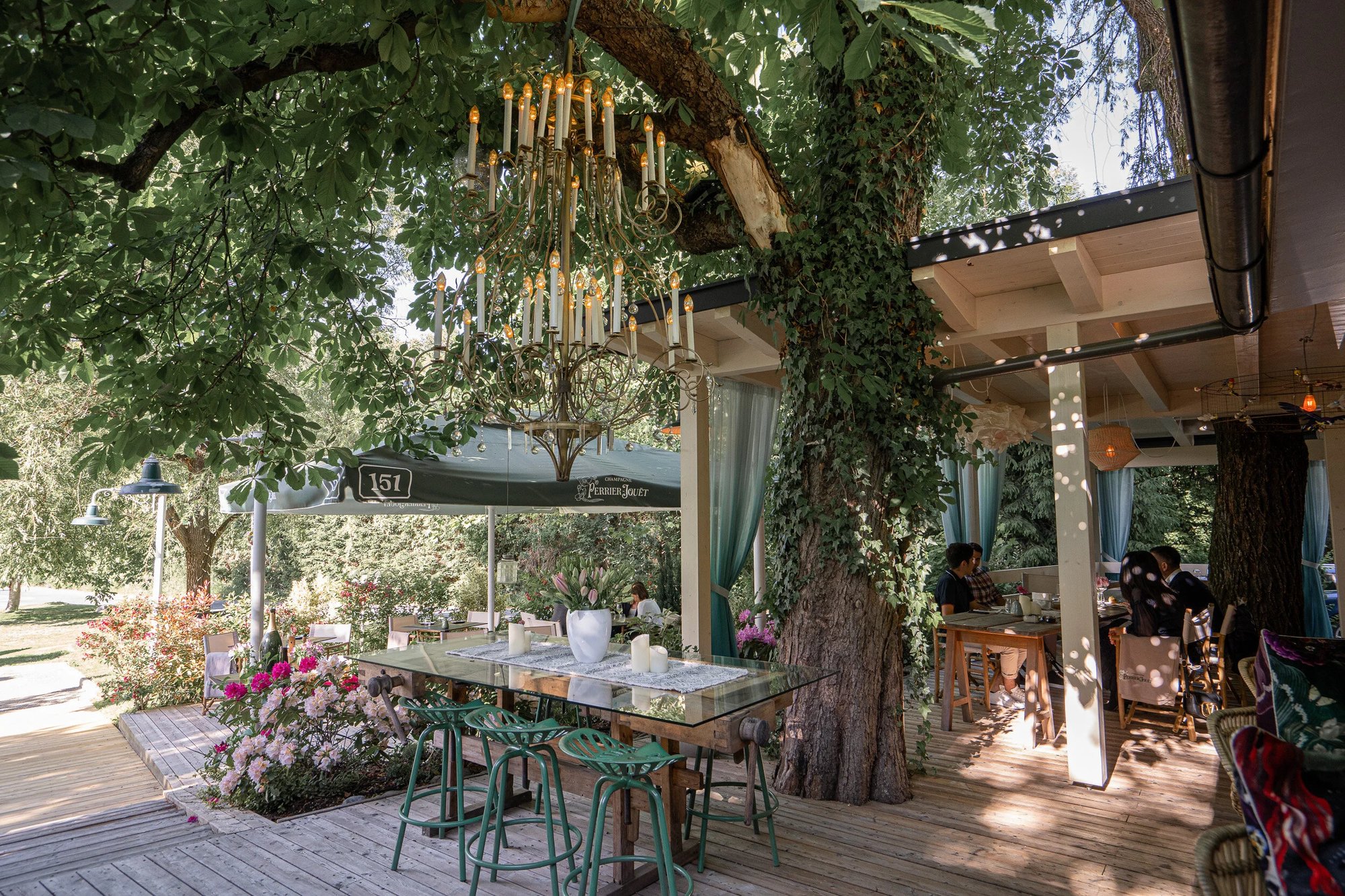 151 Restaurant & Bar