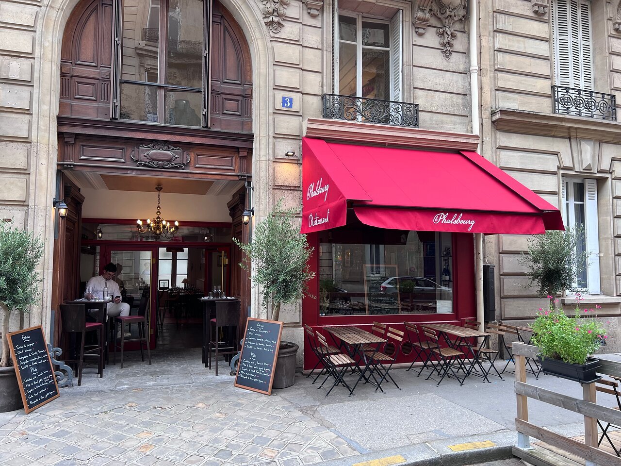 Le Phalsbourg restaurant in Paris, France