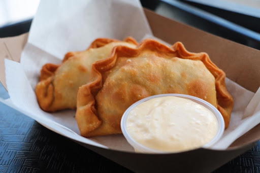 Aplaya Kitchen + Tiki Bar restaurant in Chatham