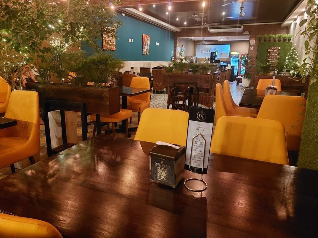 Puna, Restaurant in Liberia