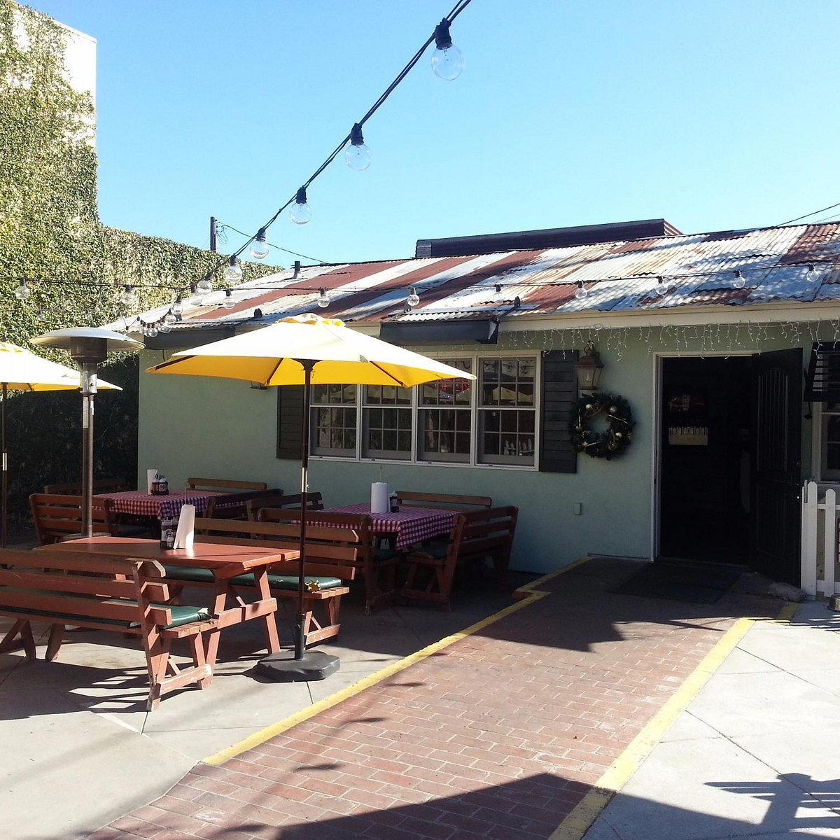 Beach Pit BBQ restaurant in Costa Mesa, United States