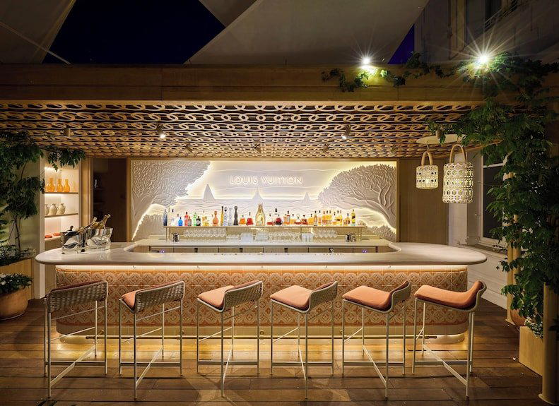 White 1921 Saint-Tropez restaurant in Saint-Tropez, France